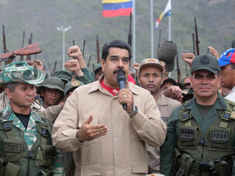 Warnung vor Invasion: 520 000 Venezolaner machen Militärübung – Präsident verhängt Ausnahmezustand
