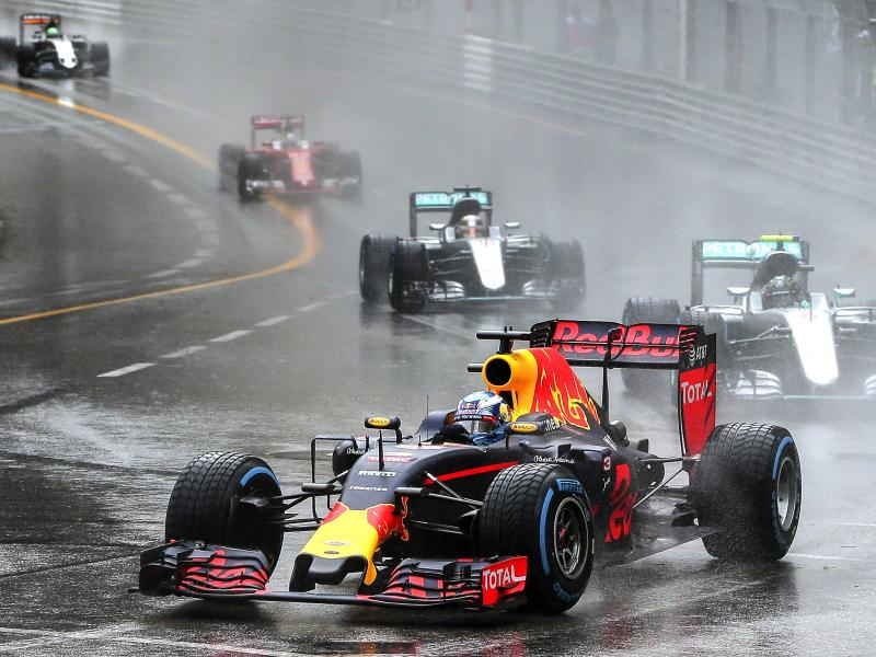 Monaco-Rennen hinterm Safety-Car gestartet