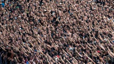 „Rockavaria“: Stadion-Innenraum wegen drohenden Unwetters geräumt