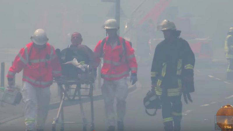 Großbrand Düsseldorfer Asylheim: Augenzeugen posten schockierende Videos auf Youtube