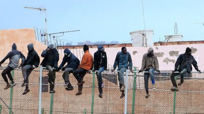 500 Flüchtlinge stürmen spanische Exklave Ceuta
