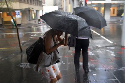 Unwetterwarnung! – Wetterdienst warnt vor schweren Gewittern in Westdeutschland