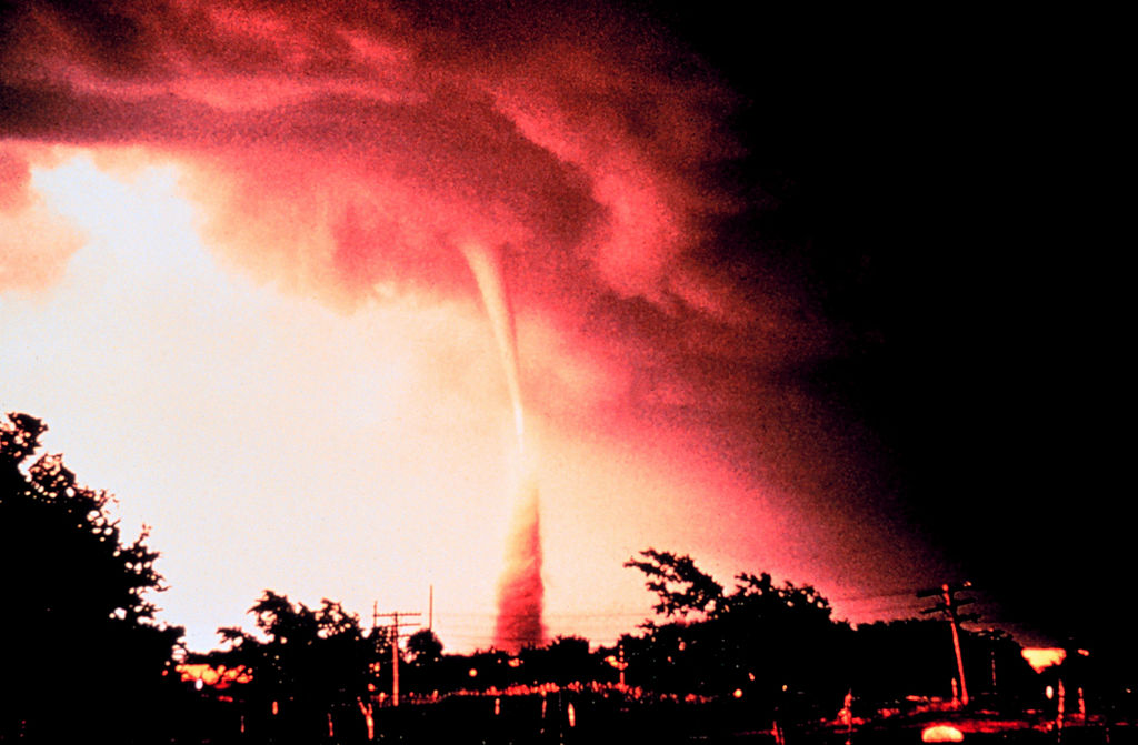 Erstmals Tornado-Warnung: Wie schütze ich mich? Wie entstehen Tornados?
