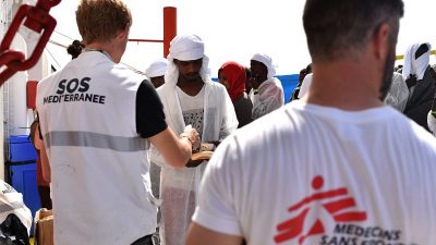 Neuer Verteilungsmechanismus für Migranten: „Ocean Viking“ legt in Messina an