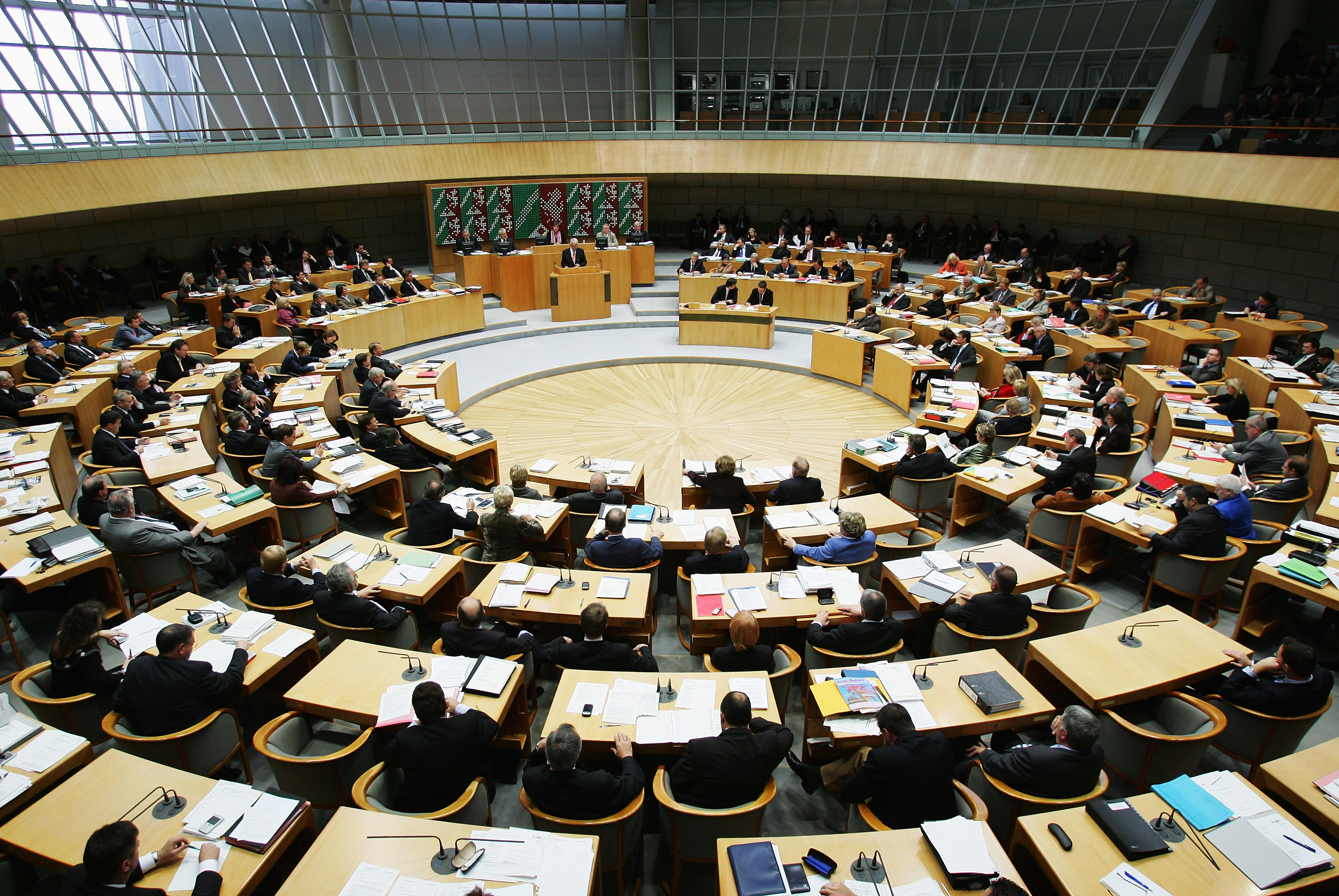 NRW-Minister schwören Eid nun nicht mehr auf „deutsches Volk“