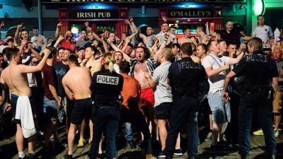 „Isis, where are you“: Polizei geht gegen randalierende englische Fans vor