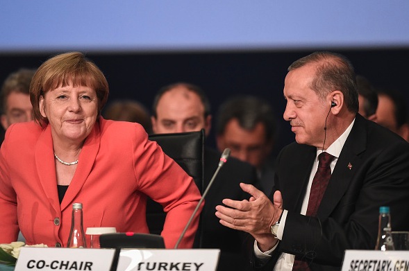 „Nicht an die Seite von Diktator Erdogan stellen”: Linke fordert Reaktion Merkels auf Interview-Streit