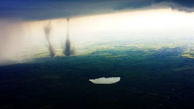 Tornado in Schleswig: Autofahrer filmt Video und wird regelrecht verfolgt