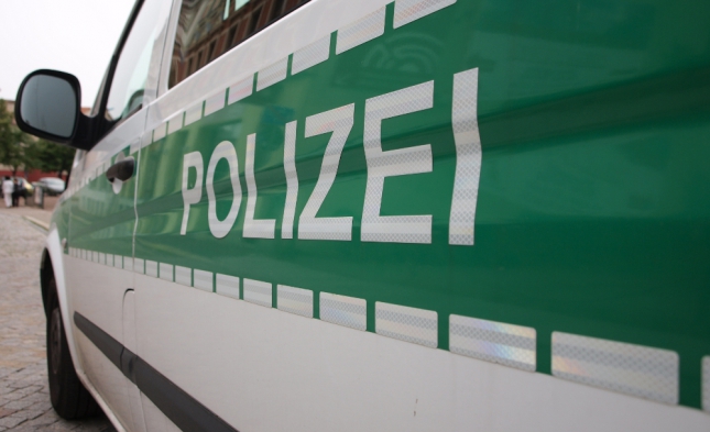 Baden-Württemberg: Sechs Männer überfallen 17-Jährige