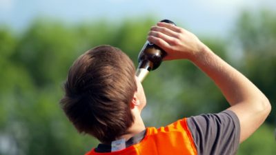 Handlungsbedarf: Alkohol verursacht Milliardenschäden durch Unfälle und Straftaten