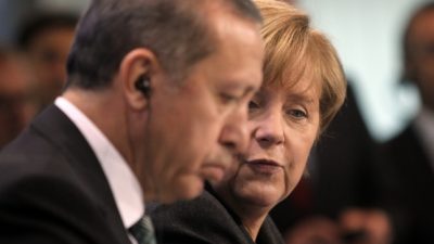 Grüne: Merkel soll türkisch-stämmige Abgeordnete verteidigen
