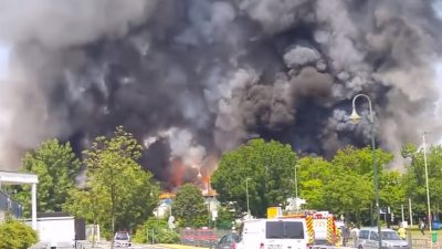 Großfeuer im Asylheim in Düsseldorf – Polizei nimmt zwei Flüchtlinge als tatverdächtig fest