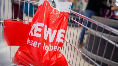 Rewe stoppt Plastiktütenverkauf – Großteil der Kunden dafür  