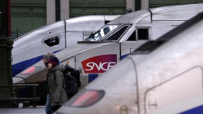 Streiks in Frankreich weiten sich auf Busse und Bahnen aus