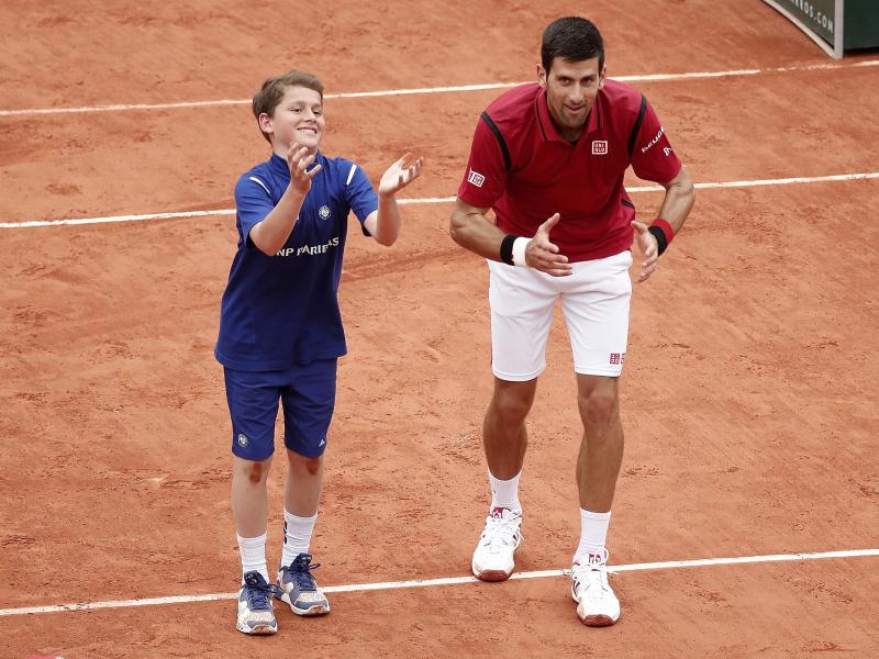 Djokovic und Williams sparen Kraft bei French Open