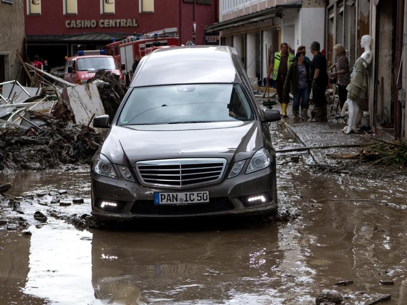 Weiterhin Gewitterwarnungen – Sechstes Todesopfer nach Flutkatastrophe in Niederbayern