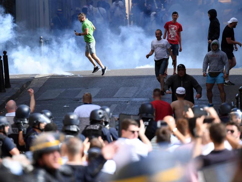 150 russische Hooligans kamen für Randale nach Marseille