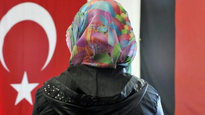 Fast jeder zweite Türkischstämmige: Islamische Gebote wichtiger als deutsche Gesetze