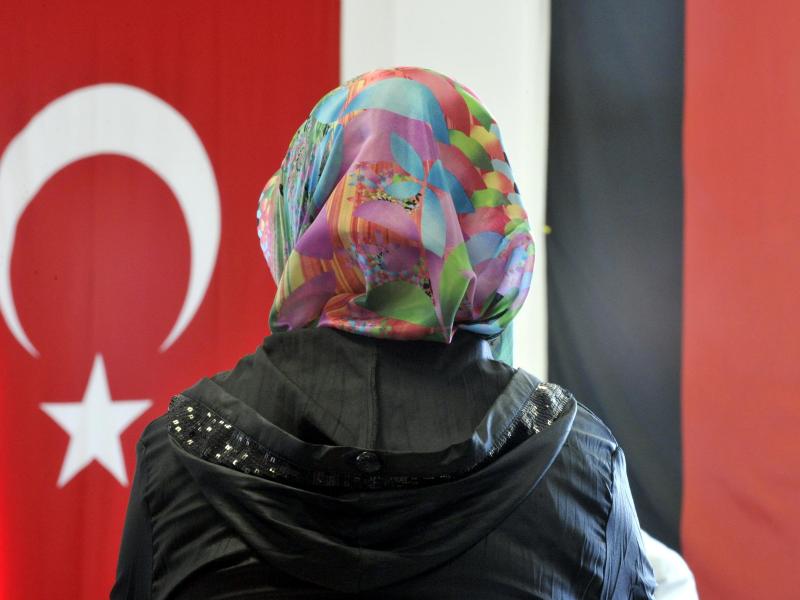 Fast jeder zweite Türkischstämmige: Islamische Gebote wichtiger als deutsche Gesetze
