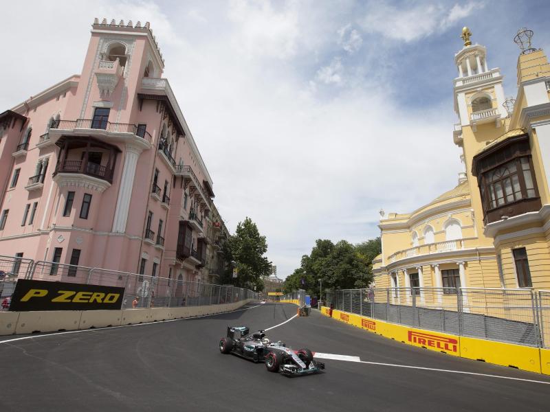 Mercedes bestimmt erstes Training in Baku