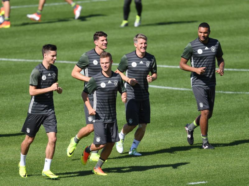 Löw-Team startet Vorbereitung für Nordirland-Match