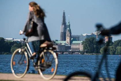 Im Westen Regen, sonst meist sonnig