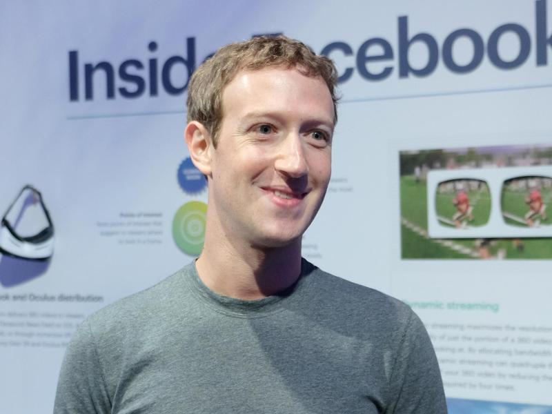 Medien: Mark Zuckerberg schützt sich mit Klebeband vor Hackern