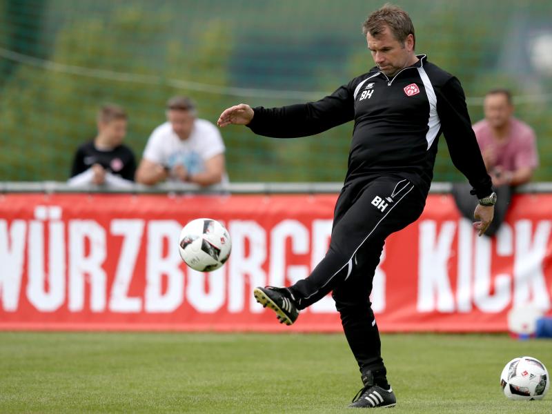 Hollerbach verlängert als Trainer bei Würzburger Kickers