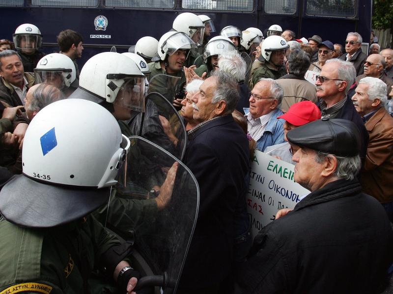 Mehr als 350 000 Griechen warten auf ihre Rente