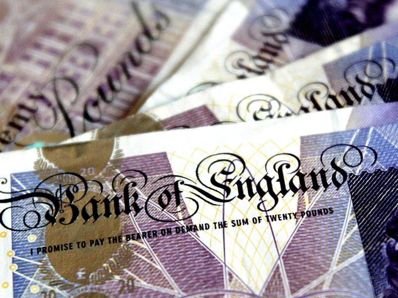 Nach Brexit: Euro und Pfund bleiben unter Druck