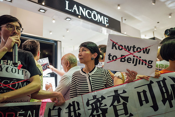 Lancôme: Skandalöser Kotau vor Chinas KP provoziert Hongkonger Protest und Aktienrückgang