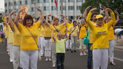 Berlin: Falun Dafa protestiert gegen Folter und Massenmord in China + VIDEO