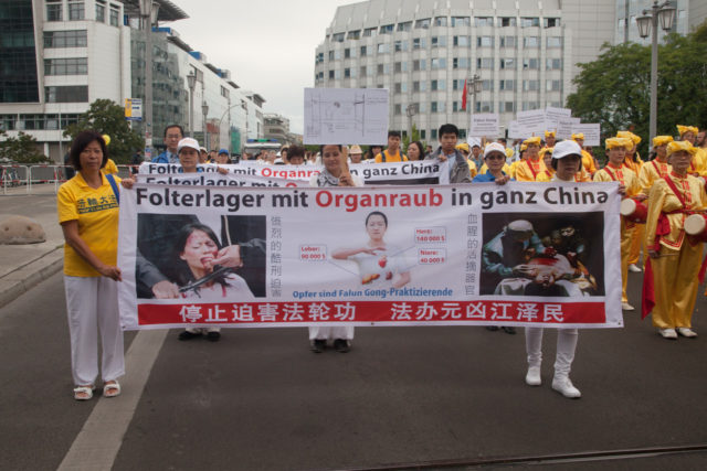 Berlin-Falun-Gong-Parade-20160730-8113
