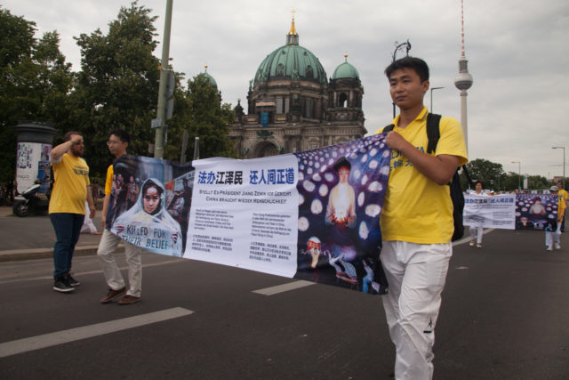 Berlin-Falun-Gong-Parade-20160730-8316