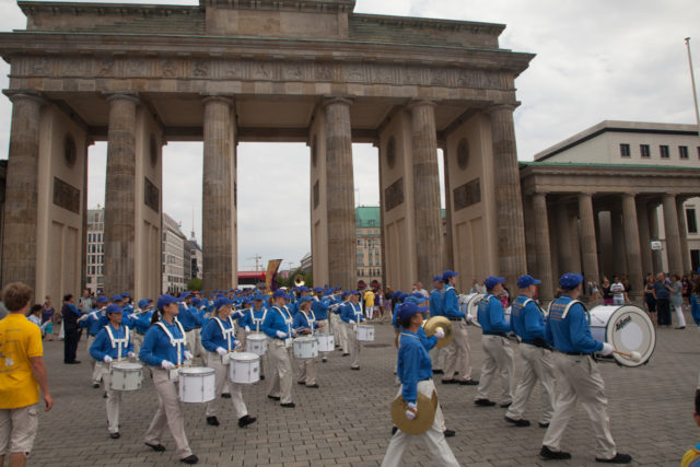 Berlin-Falun-Gong-Parade-20160730-8538