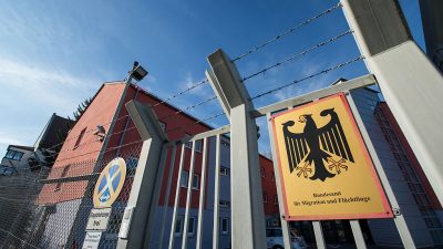 Bayern: Koffer detoniert – Explosion vor Migrations-Bundesamt in Zirndorf