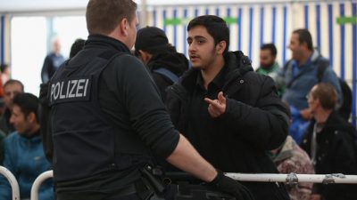 Türkei verweigert Landung: Abschiebung von 40 Migranten erfolglos – Berlin lässt Straftäter laufen