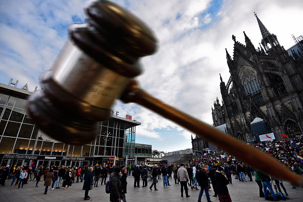 Köln-Prozesse: „Give me the girls oder Tod!“ – Bewährungsstrafen für Kriegsflüchtling und Migranten