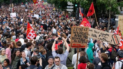 Millionenproteste und Ausschreitungen: Frankreichs Polizei bereits machtlos