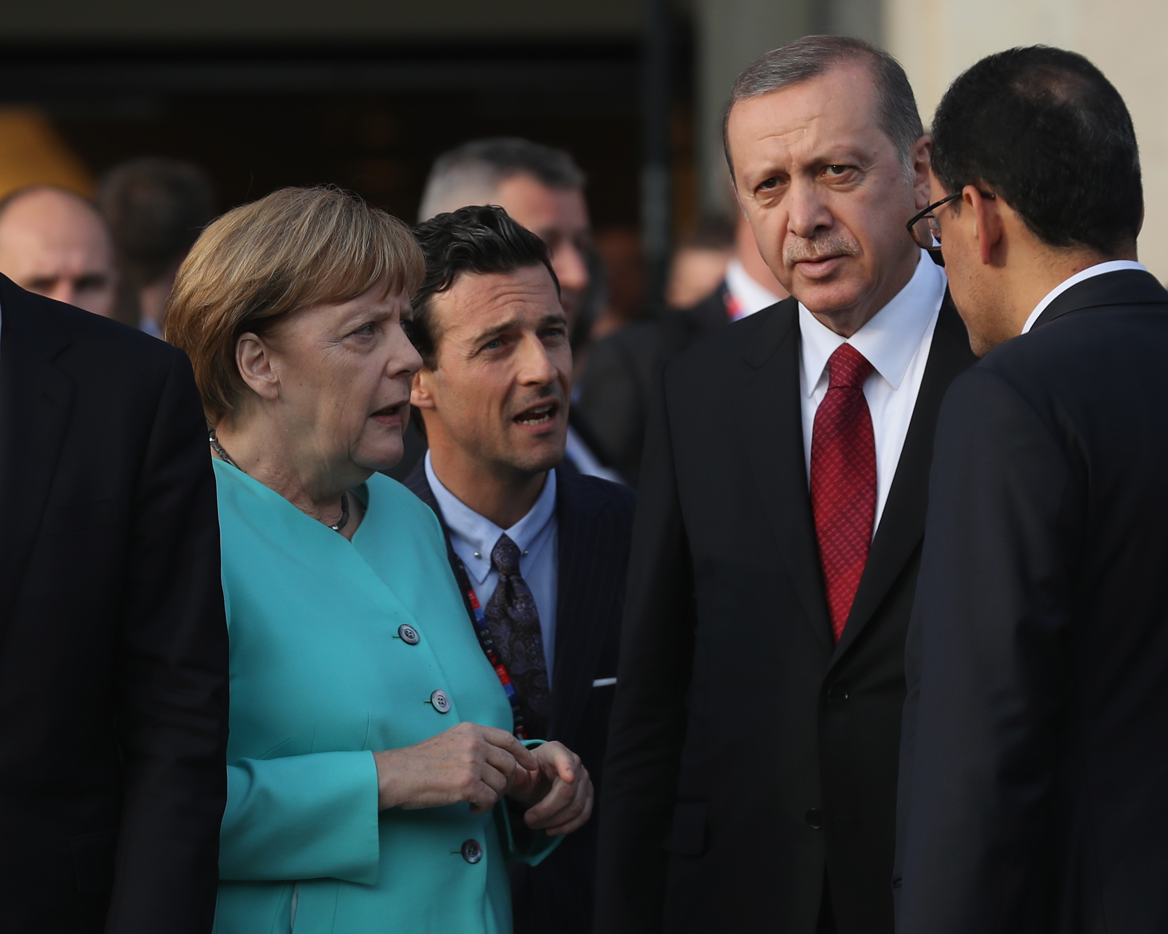 Erdogan fordert von Merkel Distanzierung von Armenien-Resolution