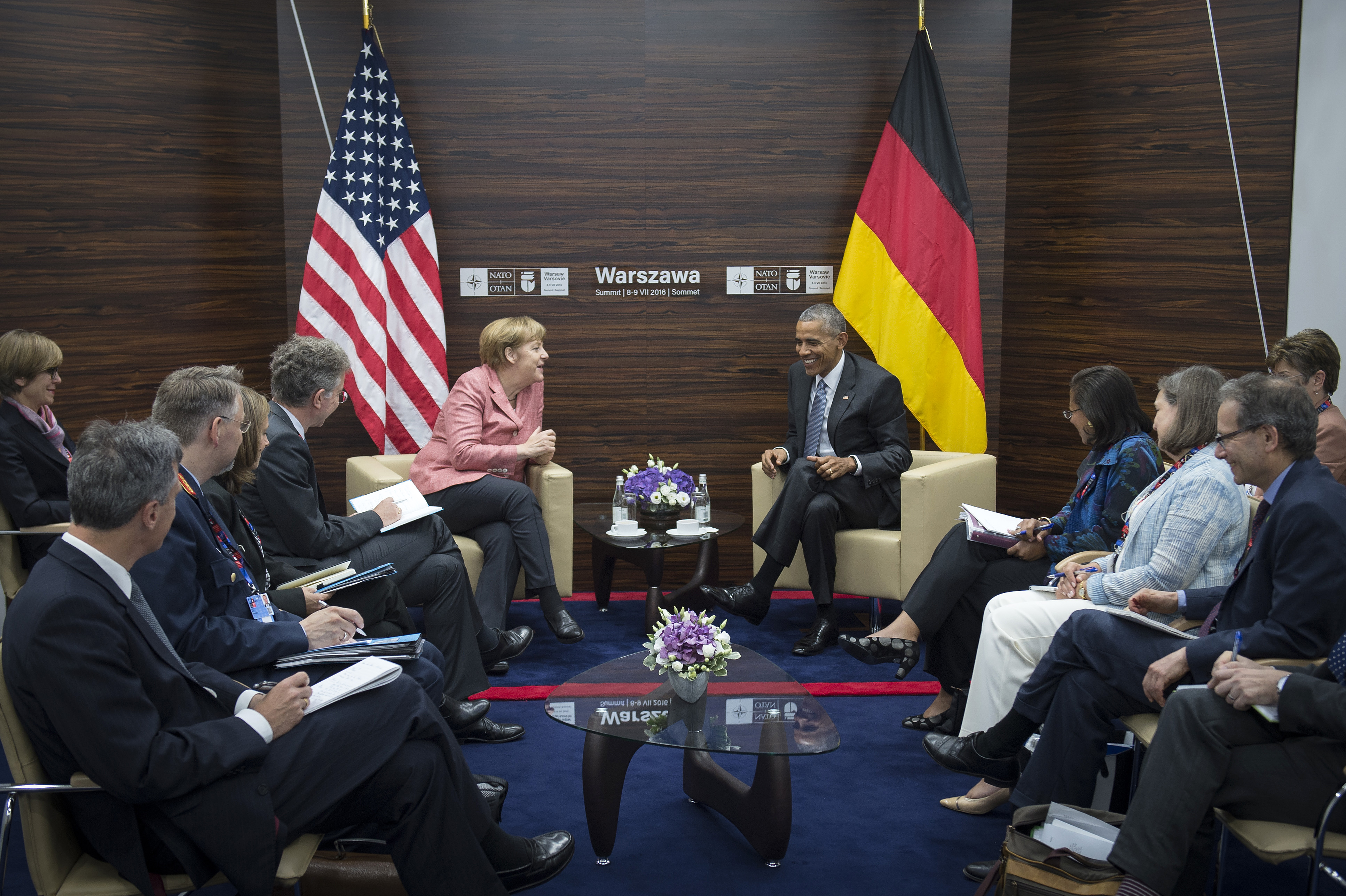 Kanzlerin Merkel: Gespräche mit der Ukraine nach dem offiziellen Ende des Nato-Gipfels