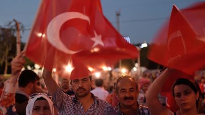 Anspannung vor Kölner Erdogan-Demo: OB und Polizei rufen zur Friedlichkeit auf