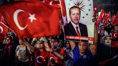 Verbot von Pro-Erdogan-Demo möglich – Mitveranstalter erbost: “Erdogan selbst könnte sogar zu Demo kommen”