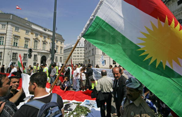 Wien: Vermummte Kurden mit Messern stürmen türkisches Reisebüro