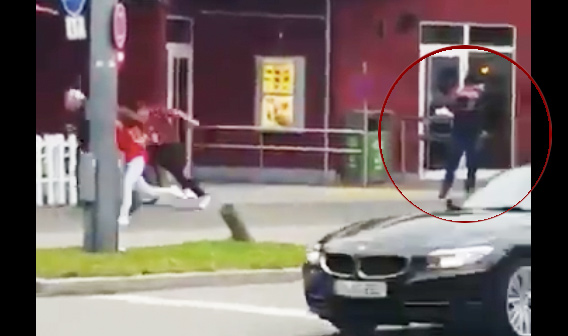 Video: Täter schießt vor Fast-Food-Restaurant wahllos auf Menschen