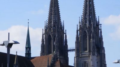 Regensburg: Kein Präzedenzfall für Kirchenasyl – Dombesetzer vom Balkan vorerst im Pfarrhaus