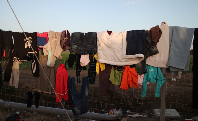 De Maizière: Auch in Libyen Auffanglager errichten lassen