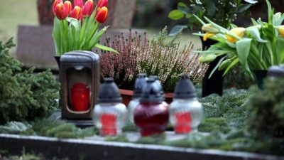 Ganove lauerte auf Friedhof – Alte Dame (85) in Ratingen beraubt