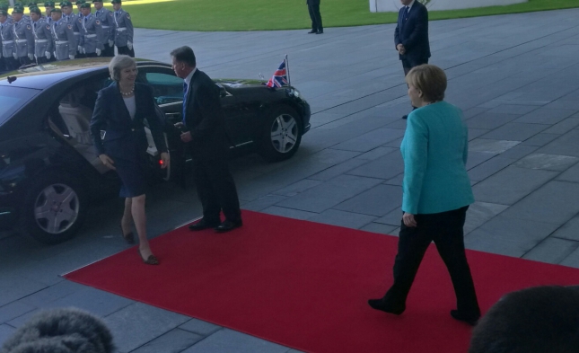 Britische Premierministerin in Berlin eingetroffen