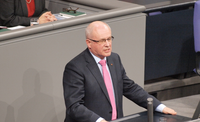 Kauder kandidiert erneut für den Bundestag